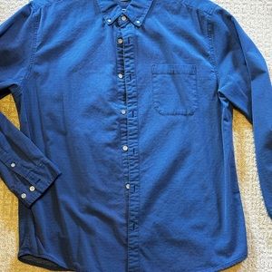 Men’s Carbon2Cobalt button down shirt. Size XL in medium blue color